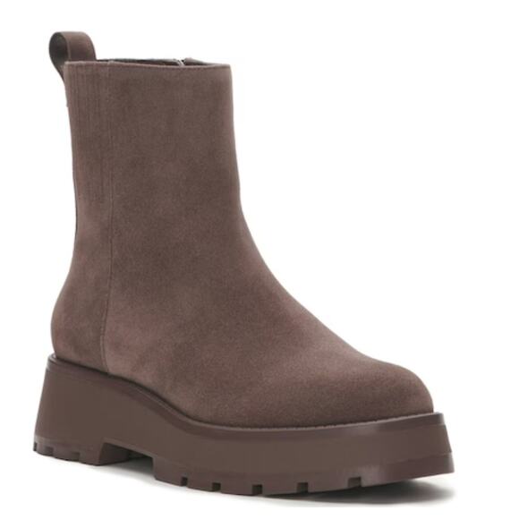 Vince Camuto Neframes Boots 9 Gray Suede NWOT Lug Combat Moto Chelsea Booties - Picture 1 of 7